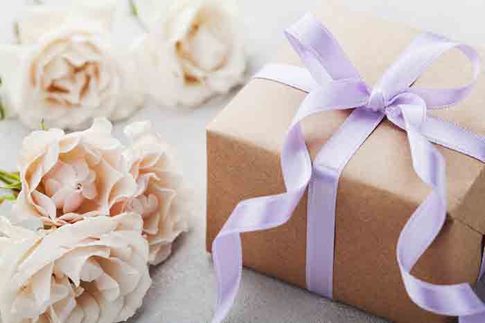 How-to-Choose-a-Gift-for-a-Wedding